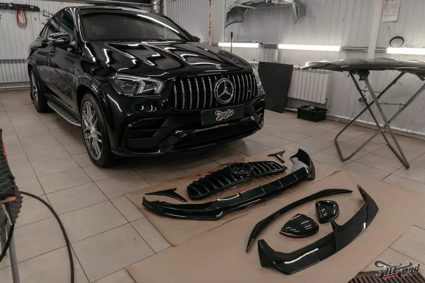 Выкинули BURMESTER 3D из нового Mercedes GLE 63S и установили новую акустическую систему. Выполнили комплексную шумоизоляцию, построили выхлопную систему, установили обвес Larte, оклеили полиуретаном